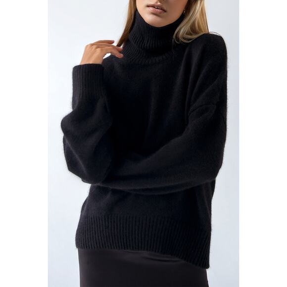 Effortless Turtleneck Sweater - Picture 2 of 4